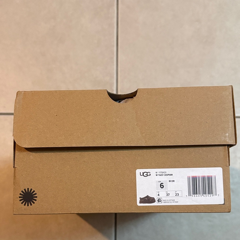 UGG Tazz Captain Slippers - Picture 5 of 5